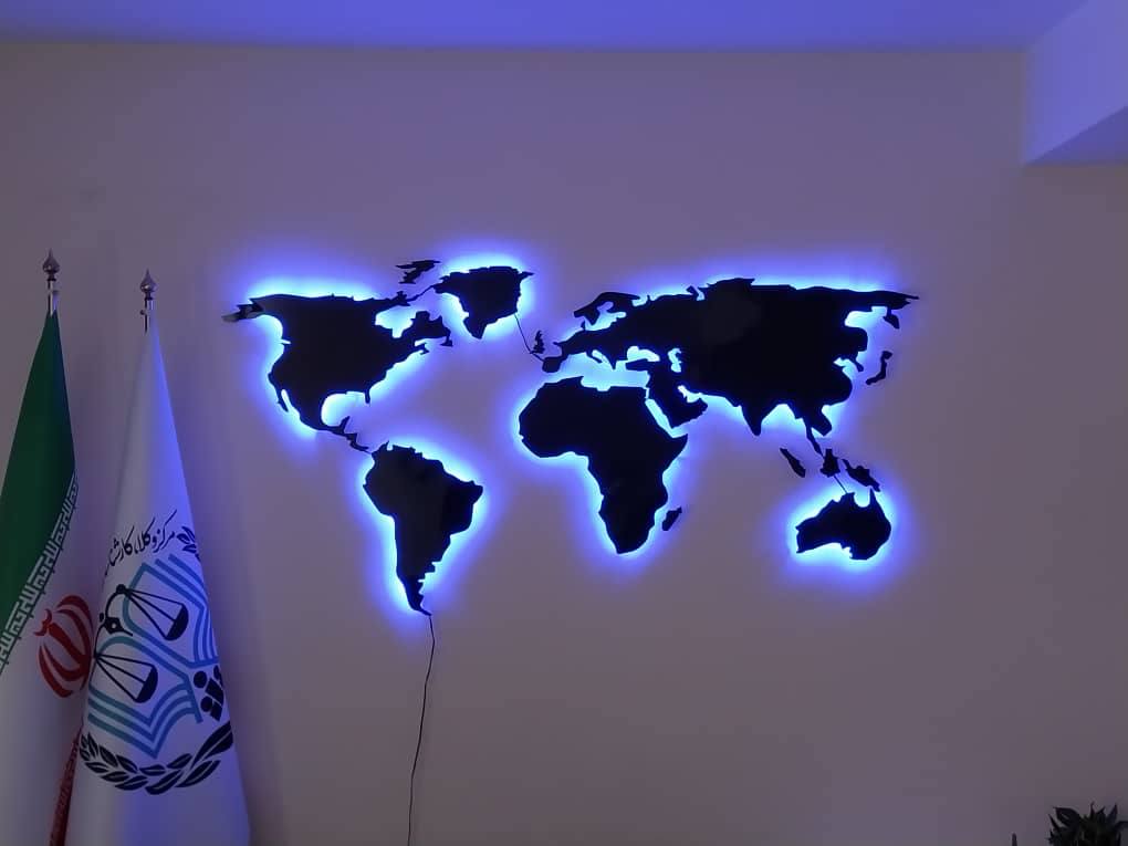 استیل دودی نقشه با نور آبی