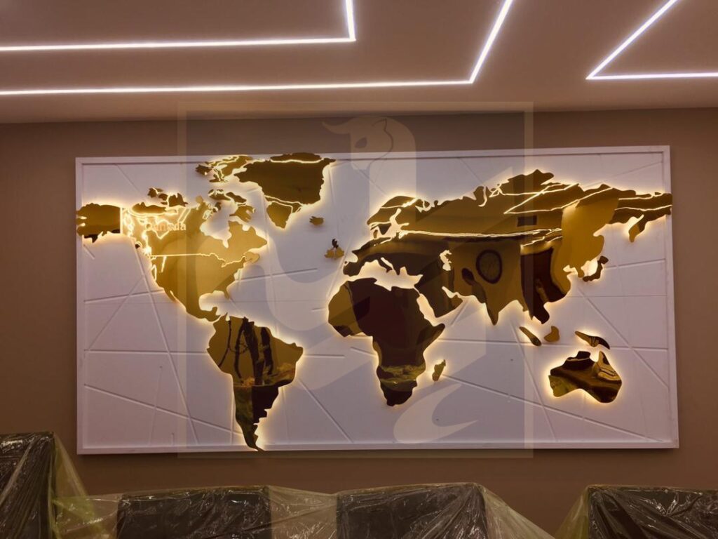 تابلو نقشه جهان طلایی